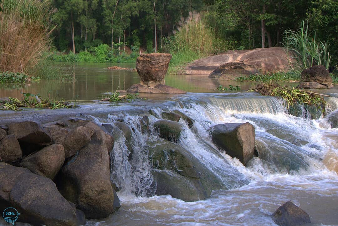 Khung cảnh thác Mai Đồng Nai