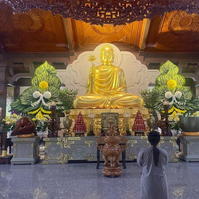 Tượng Phật trong thiền viện Thường Chiếu