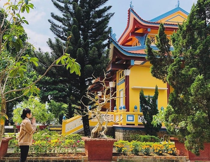 Lễ bái tại chùa Đại Giác