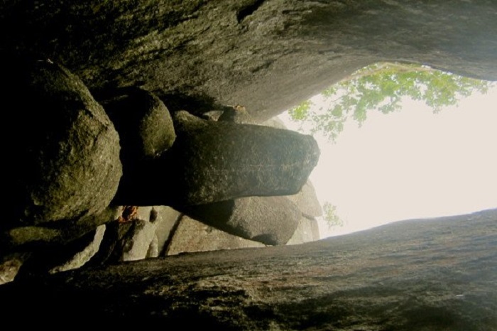 Khám phá hang dung nham