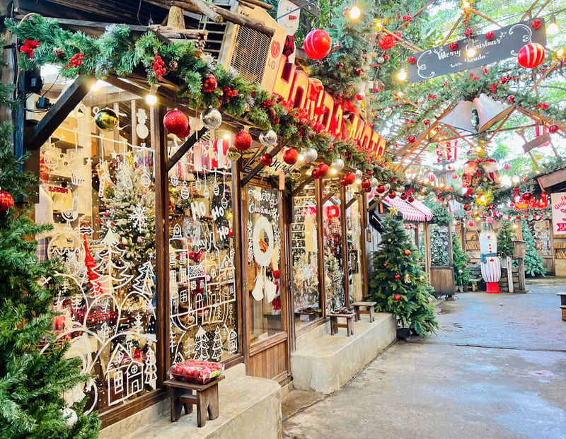 Trang trí Giáng sinh tại HONDA Cafe