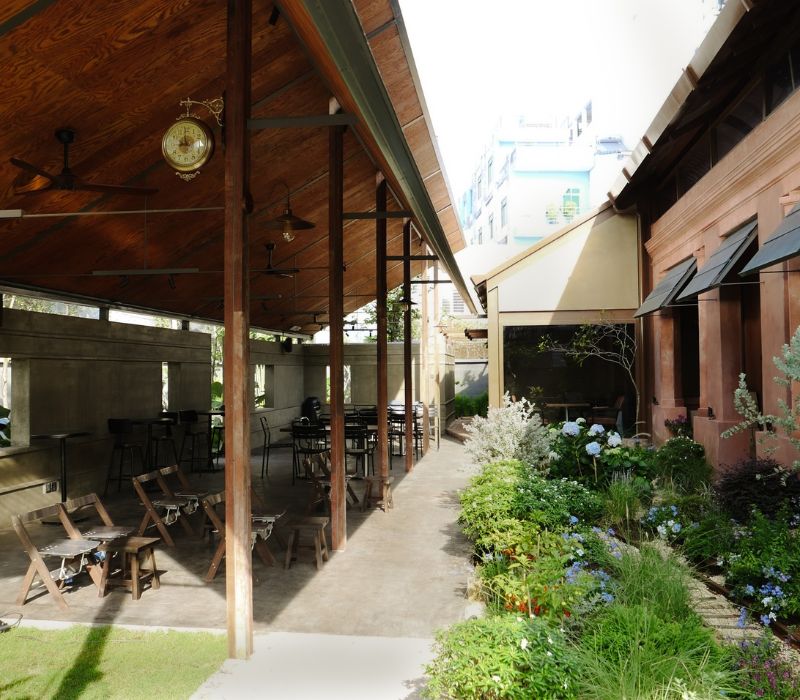 Kiến trúc cổ Sân Ga Cafe