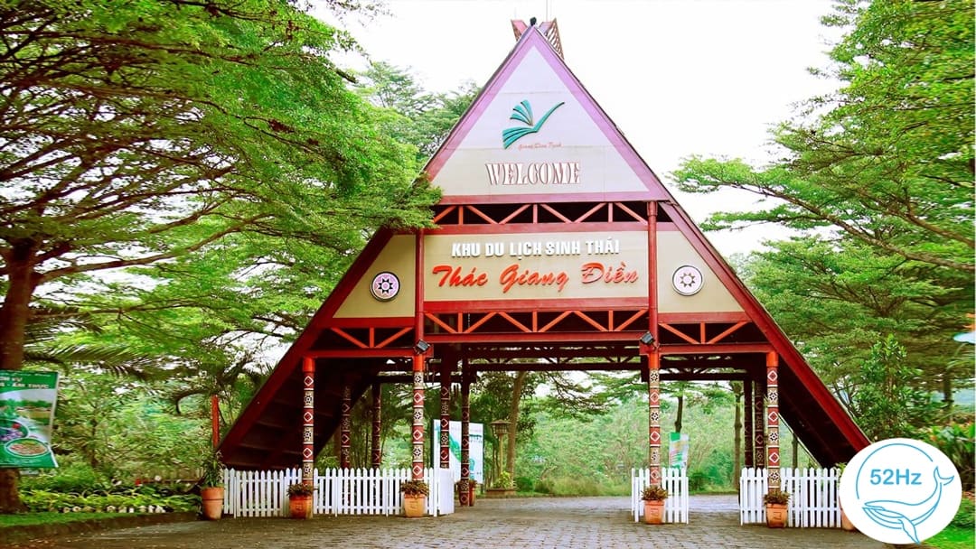 Cổng khu du lịch thác Giang Điền