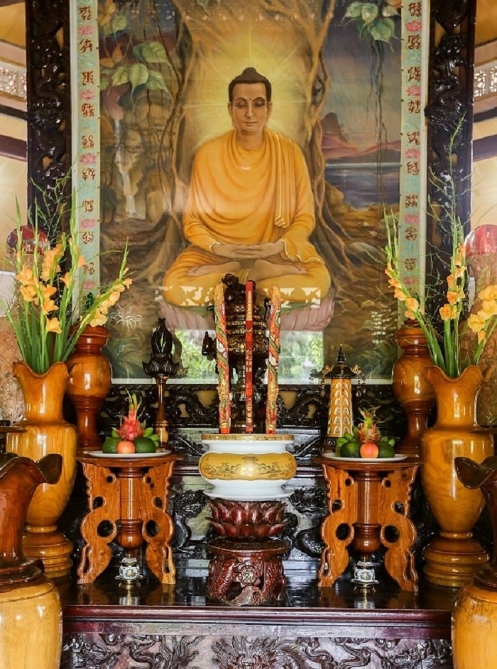 Bên trong chùa Hiển Mật